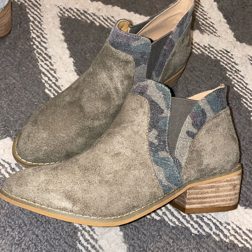 Corky army green/camo booties